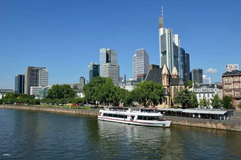 Panorama river boat cruise in Frankfurt