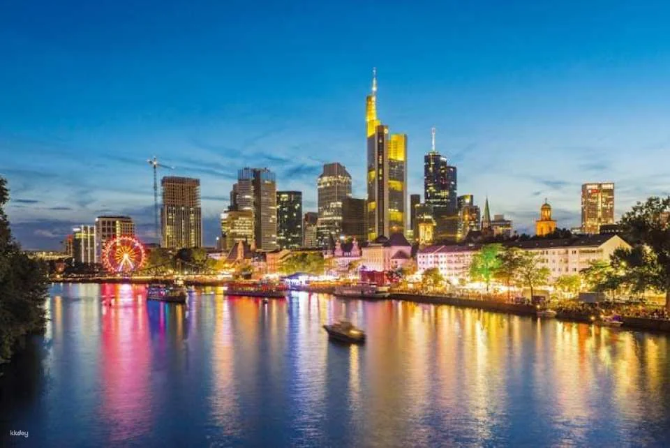 Panorama river boat cruise in Frankfurt