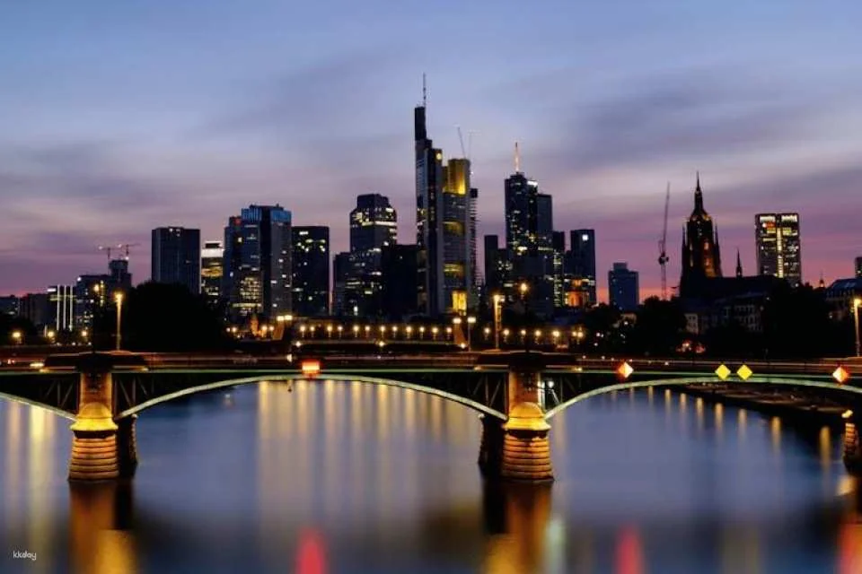 Panorama river boat cruise in Frankfurt