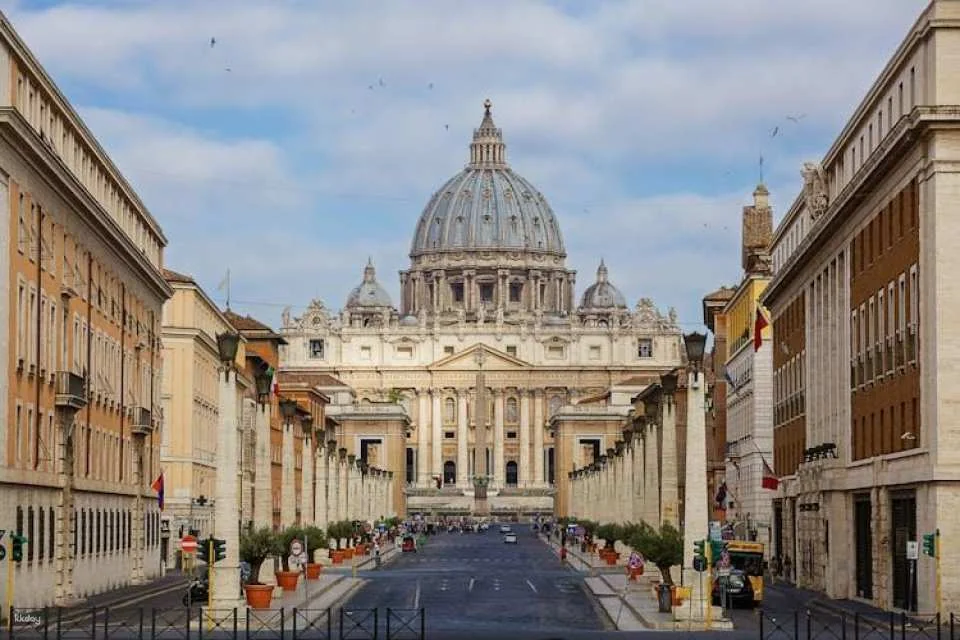 Papal basilicas of Rome private guided tour by golf cart