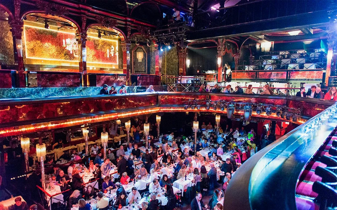 Paris: Christmas Eve Dinner and Cabaret Show Image 4