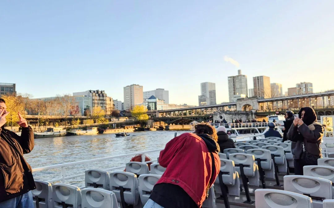 Paris: Seine River Sightseeing Sunset Cruise with Champagne Image 4