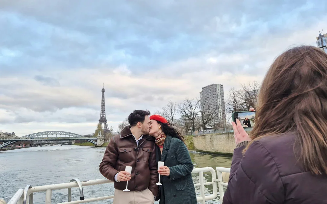 Paris: Seine River Sightseeing Sunset Cruise with Champagne Image 5