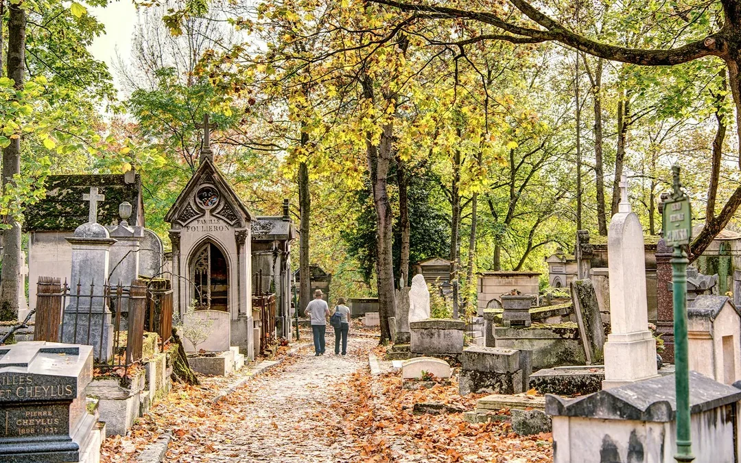 Père Lachaise Cemetery Famous Graves Private Guided Tour Image 2