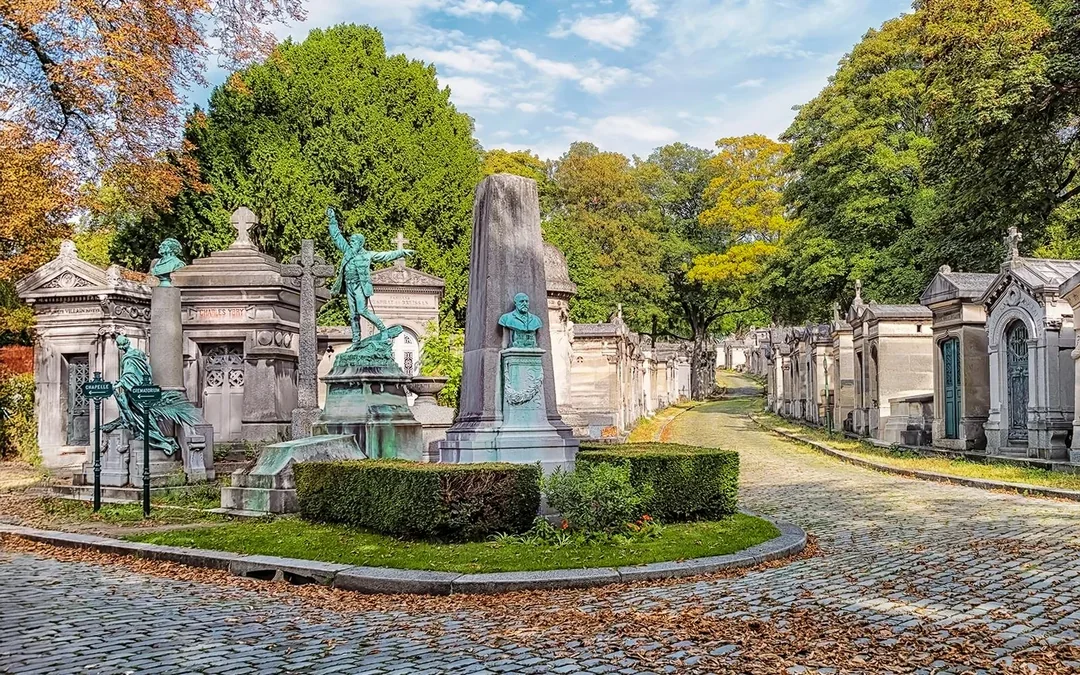 Père Lachaise Cemetery Famous Graves Private Guided Tour Image 3