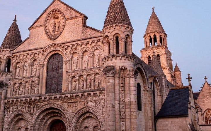 Poitiers Self-Guided Walking Tour on Mobile App Image 2