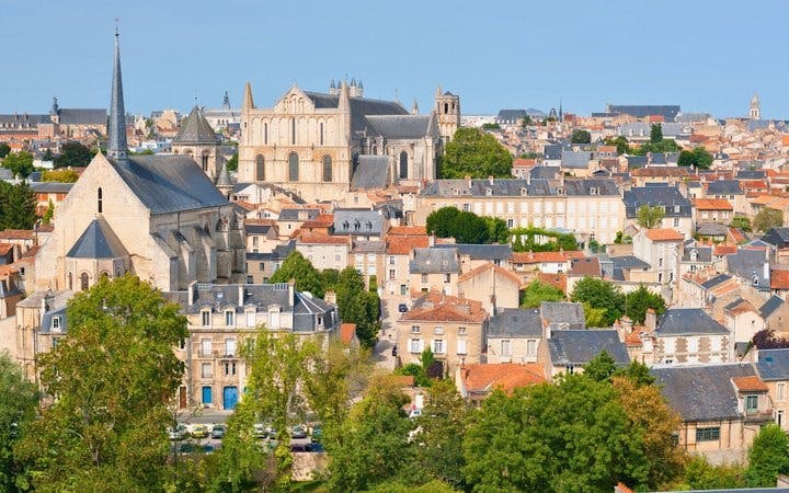 Poitiers Self-Guided Walking Tour on Mobile App Image 4
