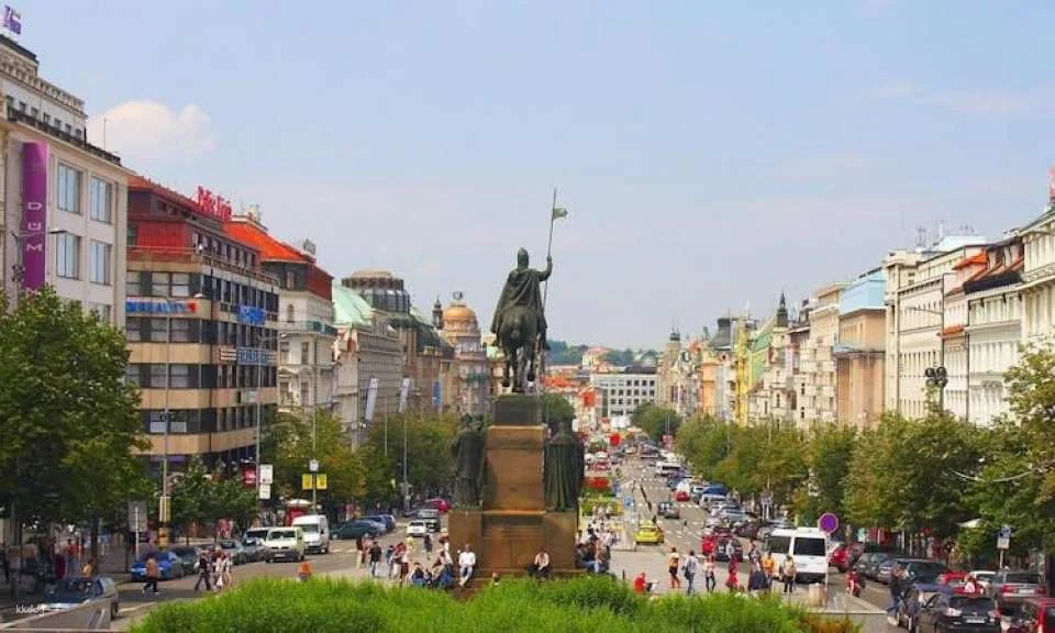 Prague city tour with Vltava River cruise