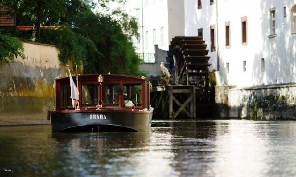 Prague city tour with Vltava River cruise