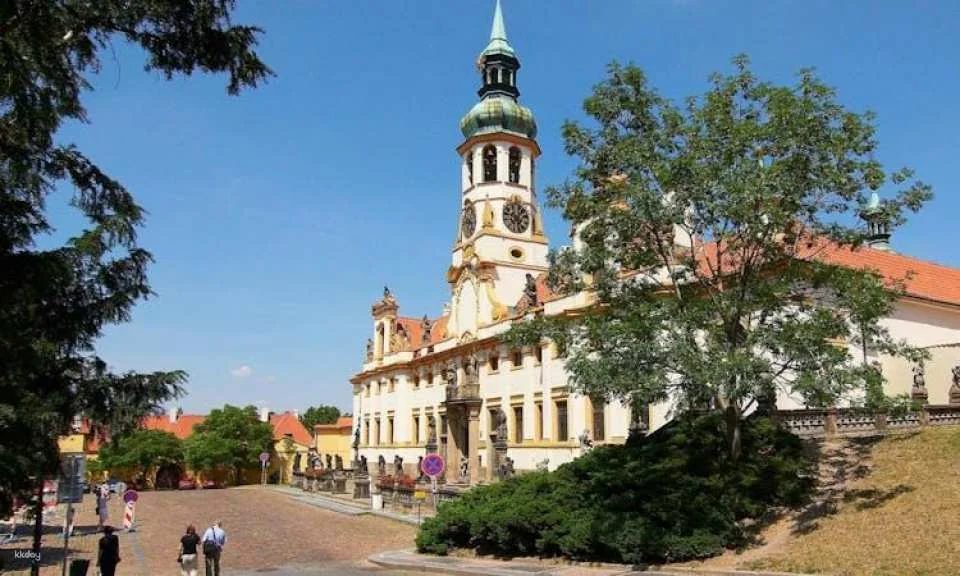 Prague city tour with Vltava River cruise