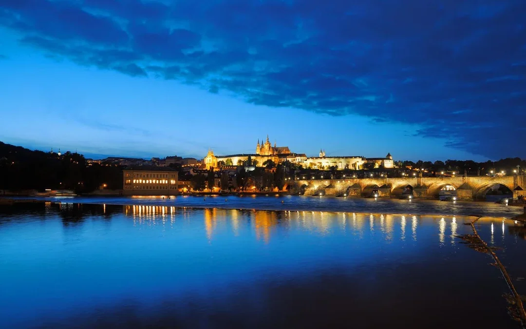 Prague Evening River Cruise with Prosecco Image 7