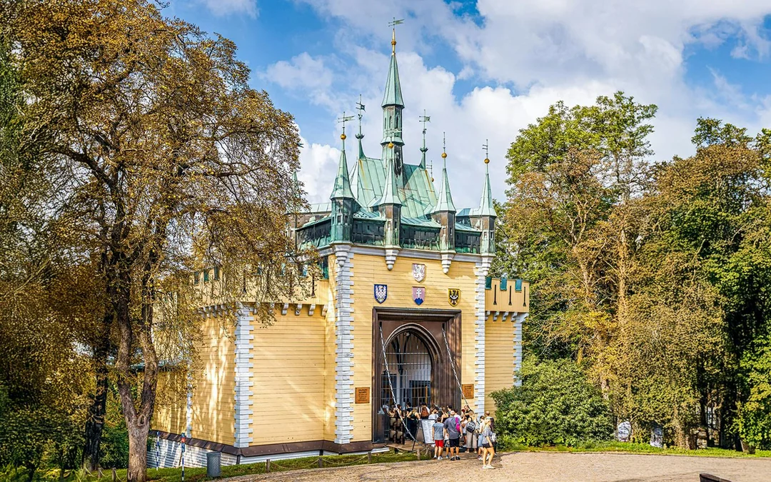 Prague Petřín Tower and Mirror Maze Entry Ticket Image 4