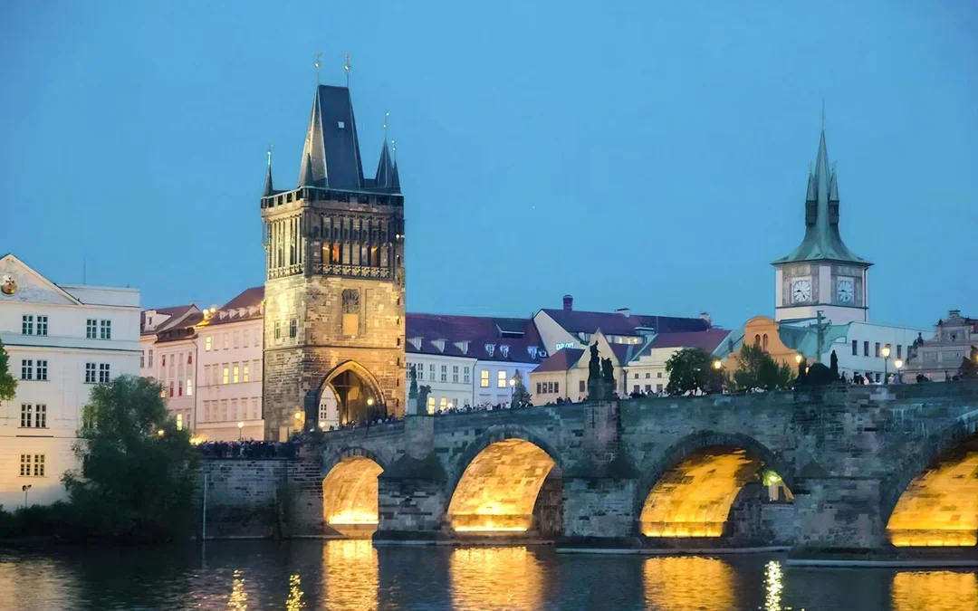 Prague Sightseeing Boat Cruise with Buffet Dinner Image 4