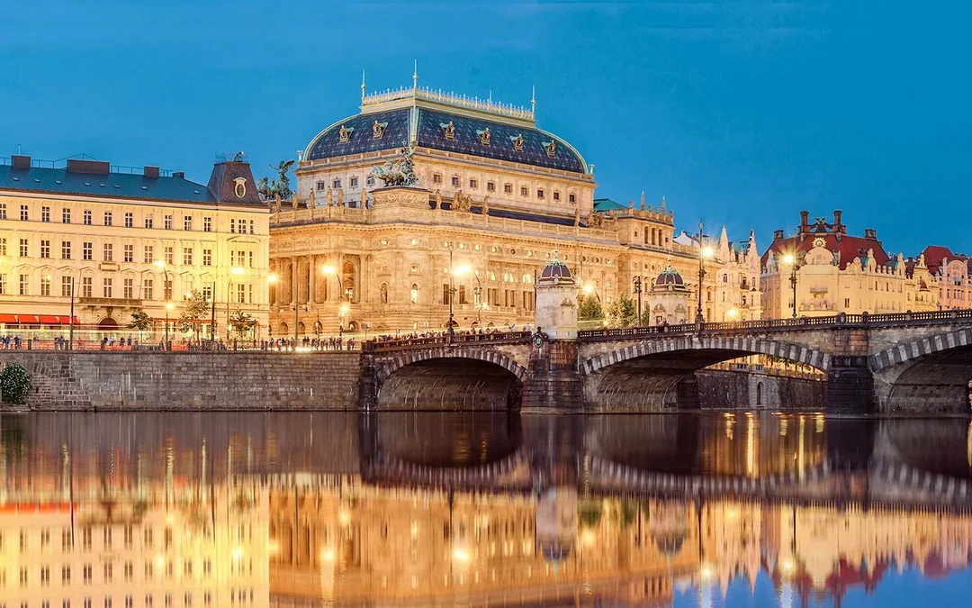 Prague Sightseeing Boat Cruise with Buffet Dinner Image 7