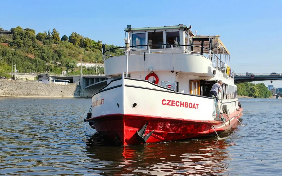 Prague Sightseeing Cruise on a Historic 1927 Passenger Boat with Drinks and Snacks Image 1