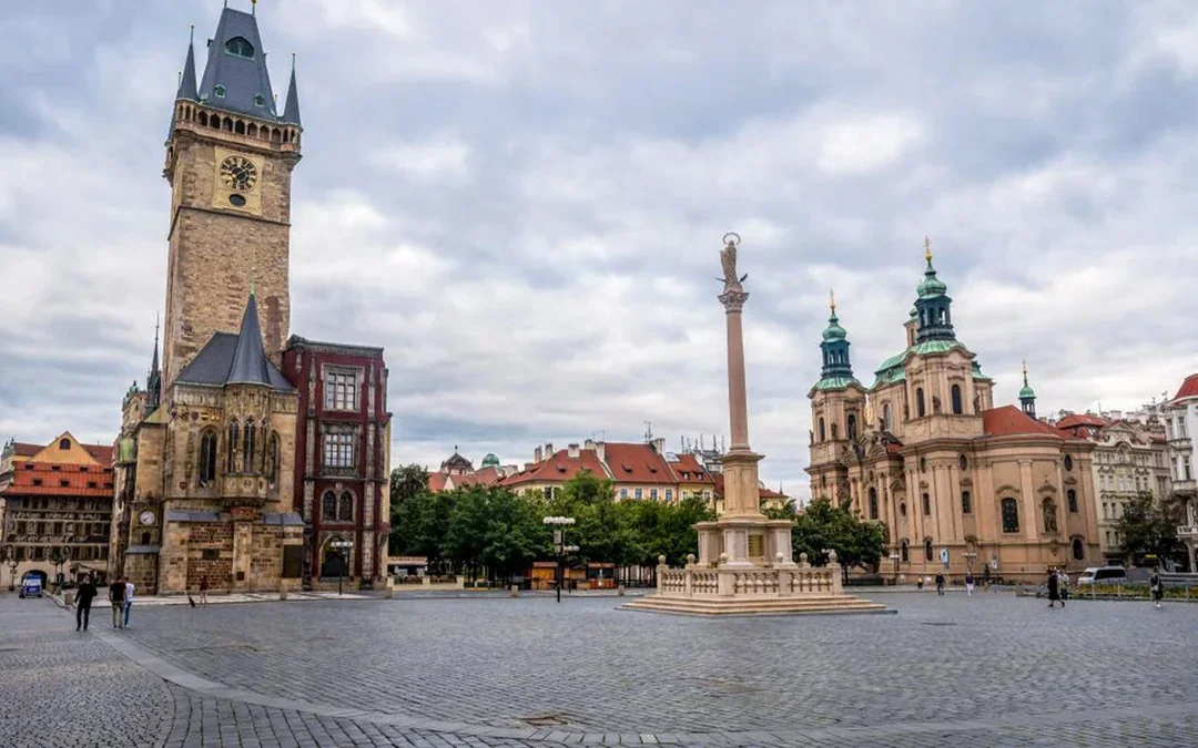 Prague Skip-the-Line Combo Ticket: Prague Castle, Jewish Town & Astronomical Clock Image 9