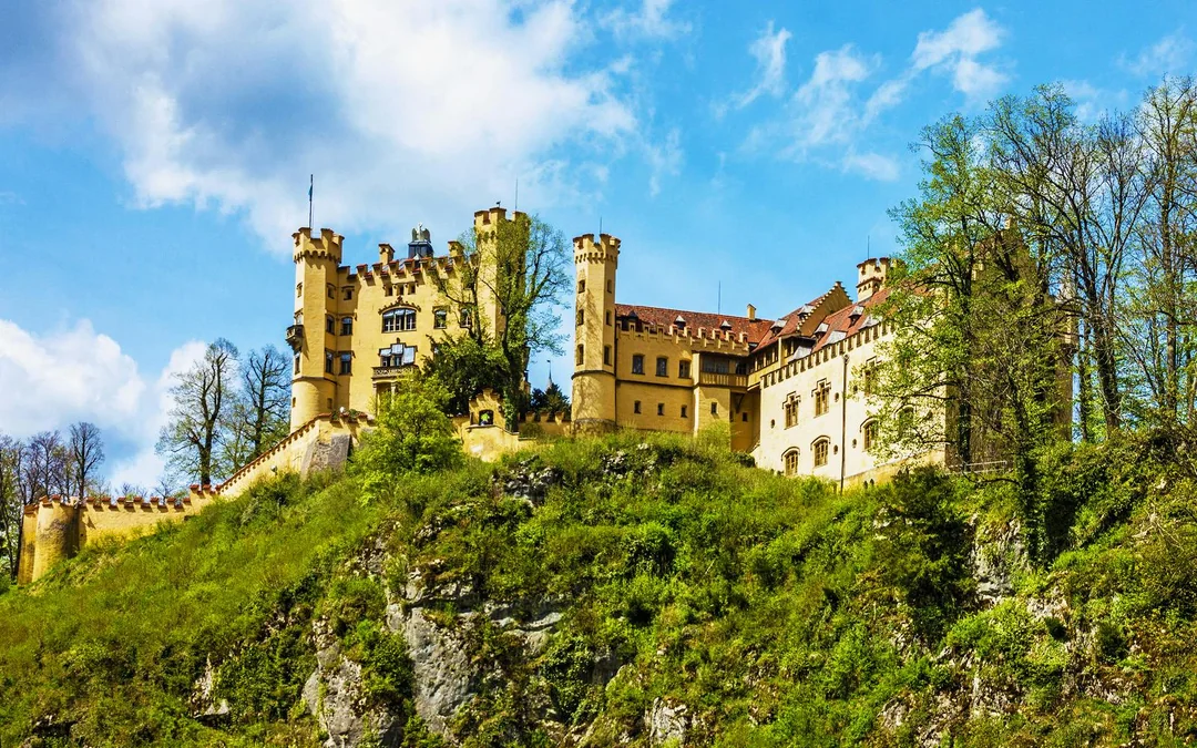Private Guided Tour of Neuschwanstein & Linderhof Castle Grounds from Munich Image 4
