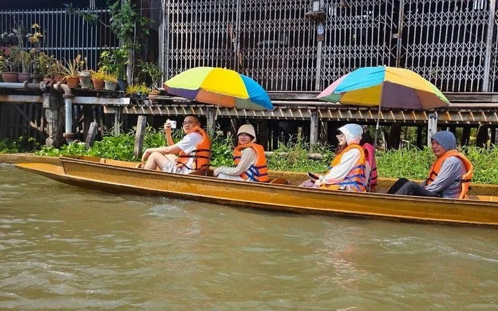 Private: Maeklong Railway Market and Ayutthaya Full Day Tour Image 6