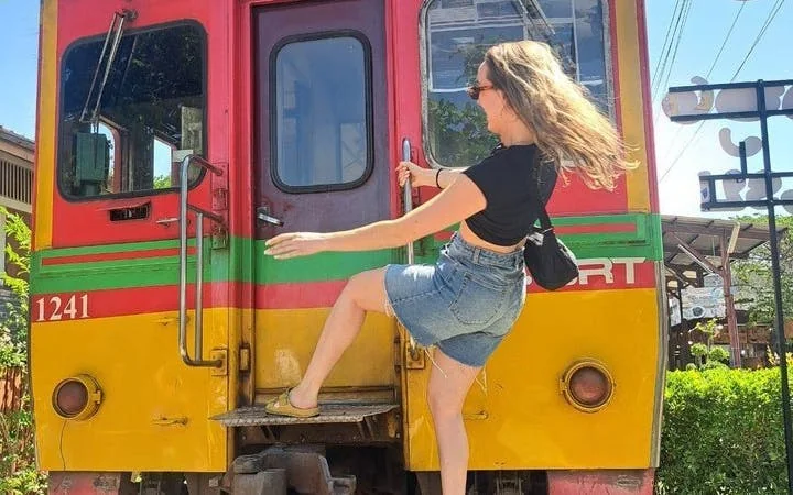 Private: Maeklong Railway Market and Ayutthaya Full Day Tour Image 10
