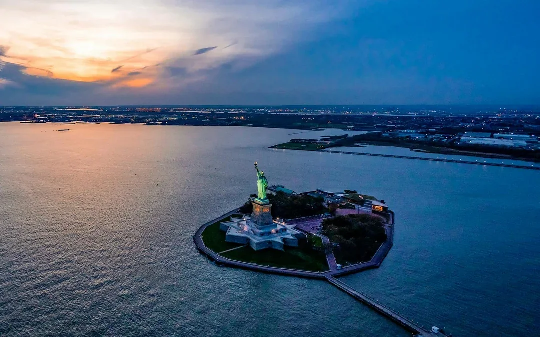 Private NYC Helicopter Tour from Westchester for 2-6 People Image 4