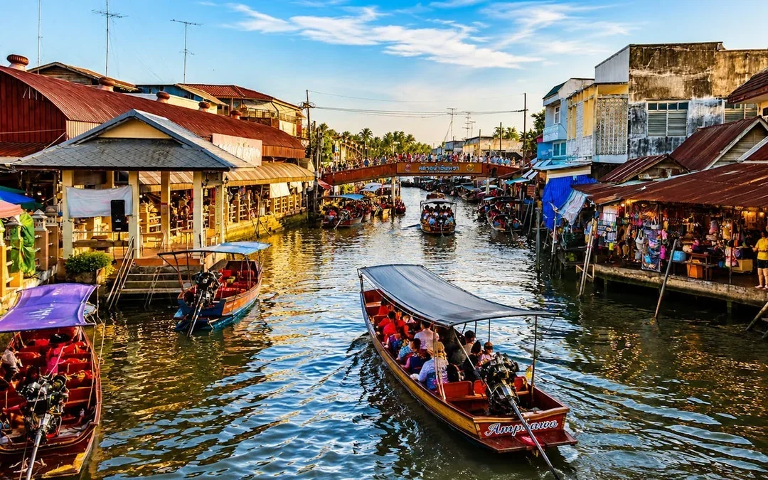 Private Tour: Amphawa Floating Market, Monkey Feeding & Trai Image 6