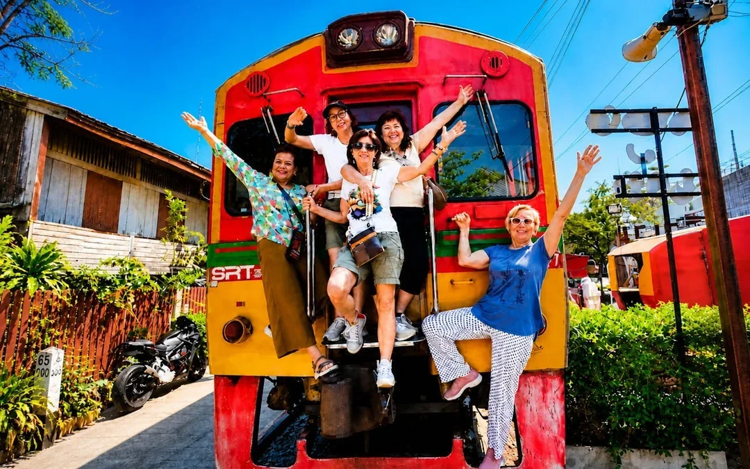 Private Tour: Maeklong Train Market, Floating Market and Klo Image 9