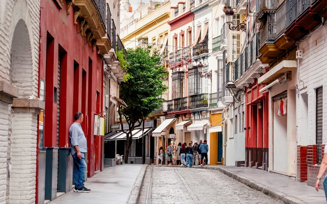 Real Alcázar Skip-the-Line Tickets with Free Seville Walking Tour Image 1