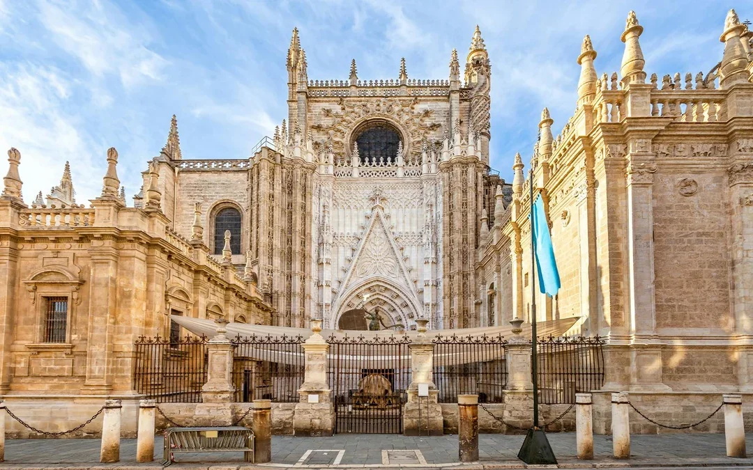 Real Alcázar Skip-the-Line Tickets with Free Seville Walking Tour Image 2