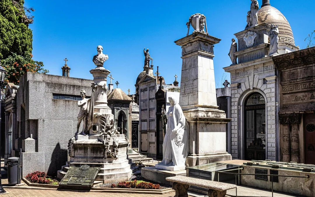 Recoleta Cemetery Tour Image 3