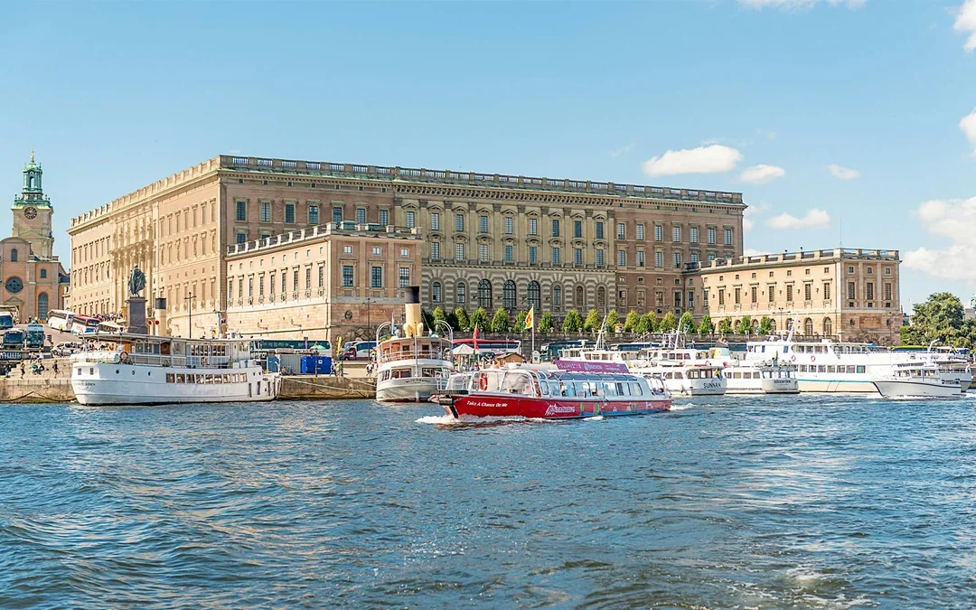RED Sightseeing: Stockholm Hop-on Hop-off Boat Tour Image 3