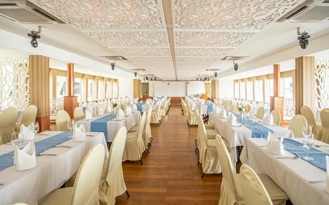 Riverside Faraya Chao Phraya Dinner Cruise with Halal Buffet Image 3