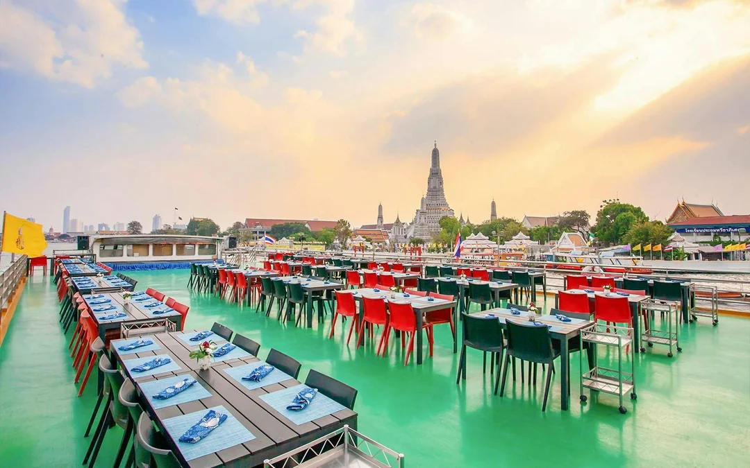 Riverside Faraya Chao Phraya Dinner Cruise with Halal Buffet Image 4