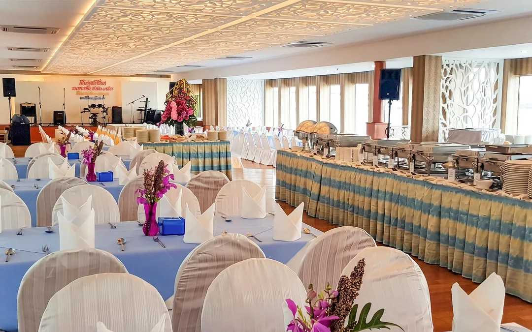 Riverside Faraya Chao Phraya Dinner Cruise with Halal Buffet Image 5
