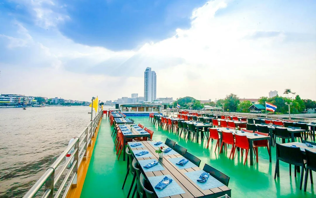 Riverside Faraya Chao Phraya Dinner Cruise with Halal Buffet Image 6