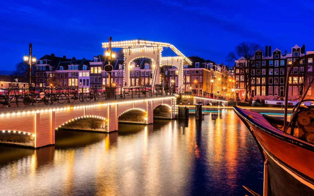 Romantic Amsterdam, Fairytale or Tragedy: Self-Guided City Exploration Game Image 3