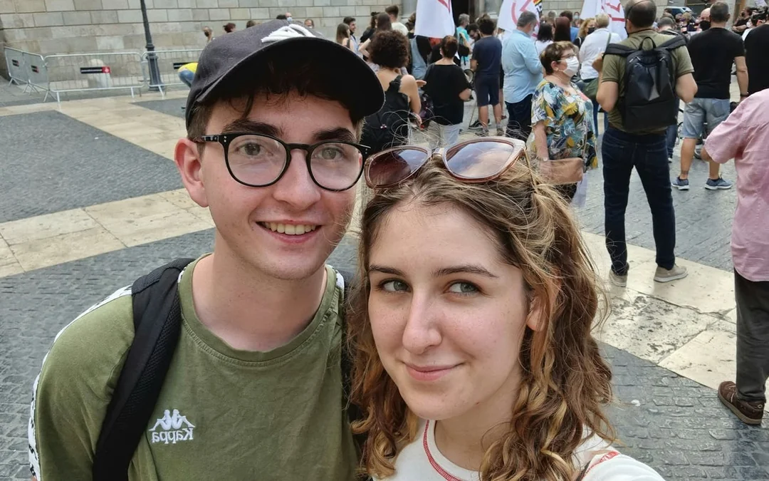 Romantic Barcelona: Self-Guided City Exploration Game Image 7