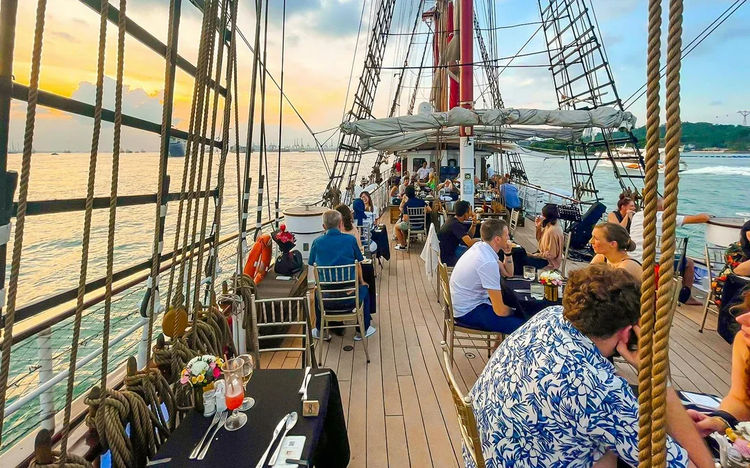 Royal Albatross Sunset Dinner Cruise 



 Image 3