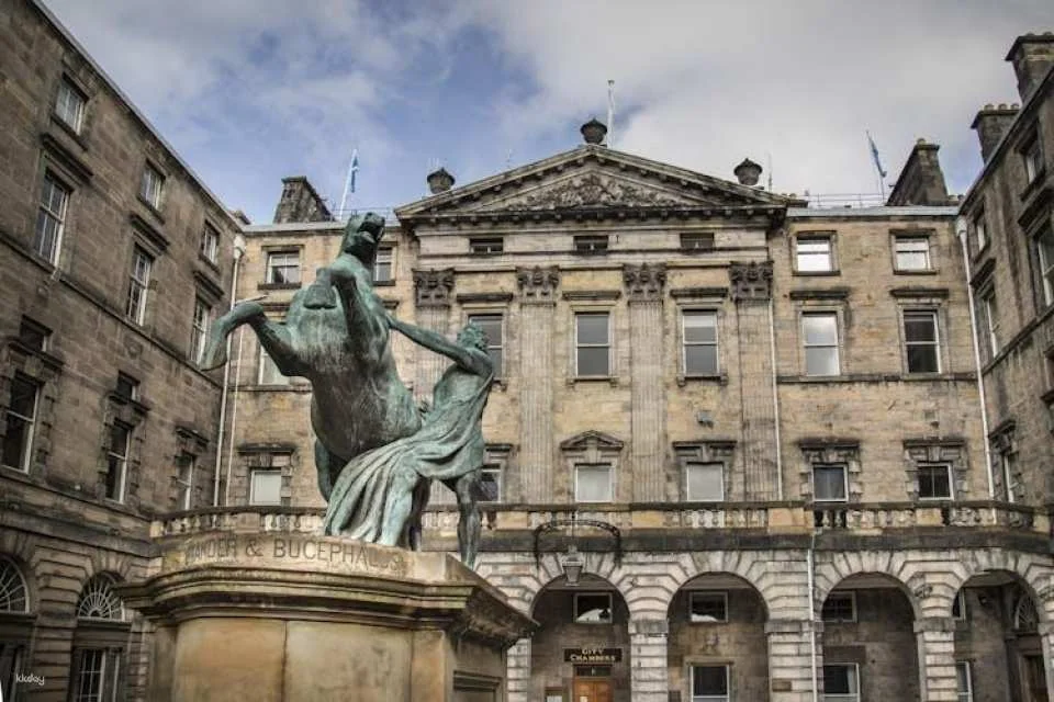 Royal Mile Walking Tour with Edinburgh Castle Entry Tickets