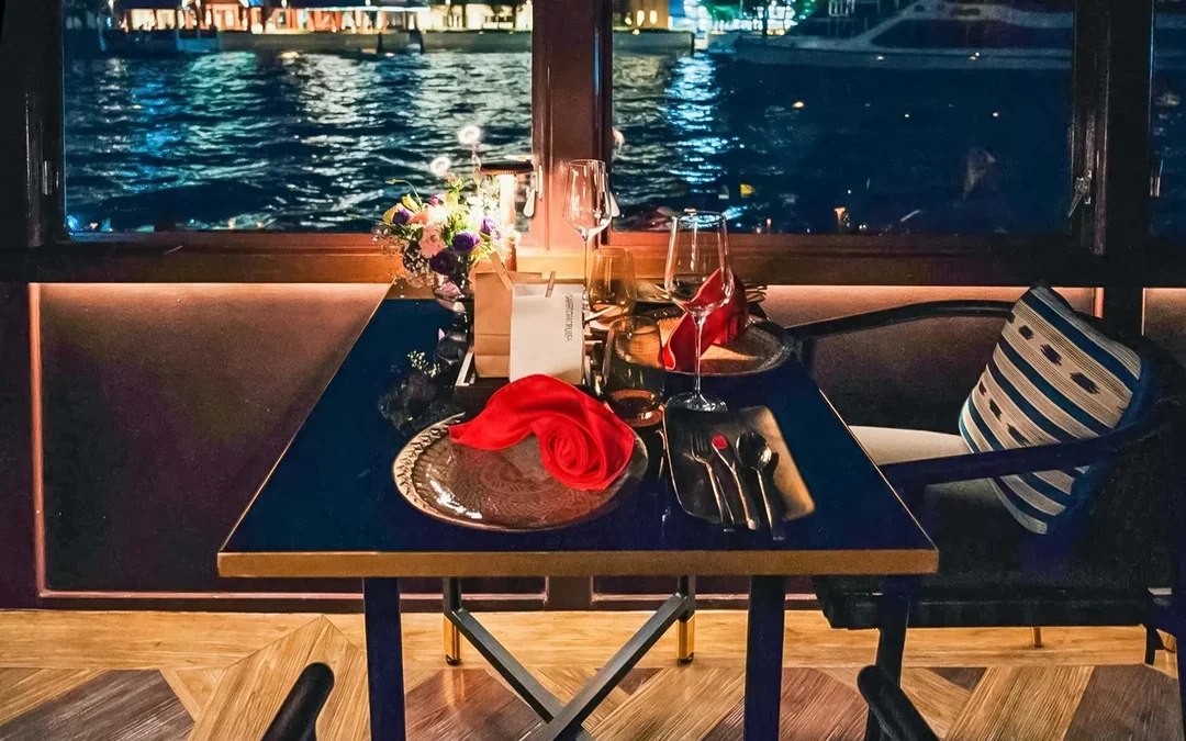 Saffron Dinner Cruise by Banyan Tree (5 Star Luxury Hotel) with Unlimited Soft Drinks Image 6