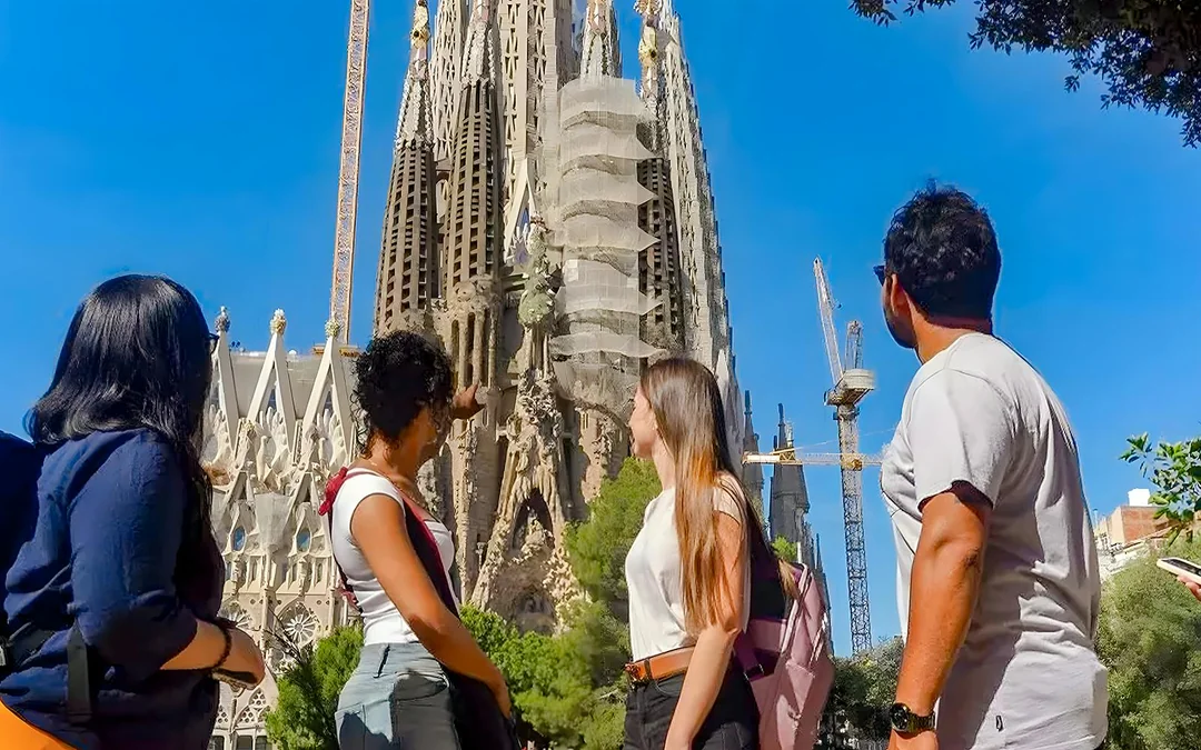 Sagrada Familia Fast-Track Guided Tour with Towers Access Image 11