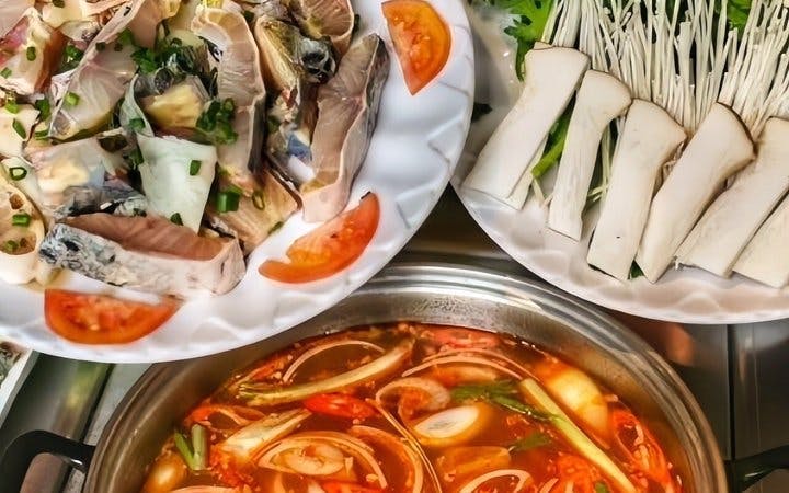 Sapa Guided Local Market Tour and Traditional Hotpot Meal Experience Image 1