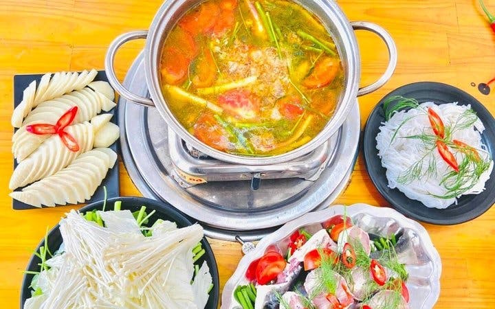 Sapa Guided Local Market Tour and Traditional Hotpot Meal Experience Image 10