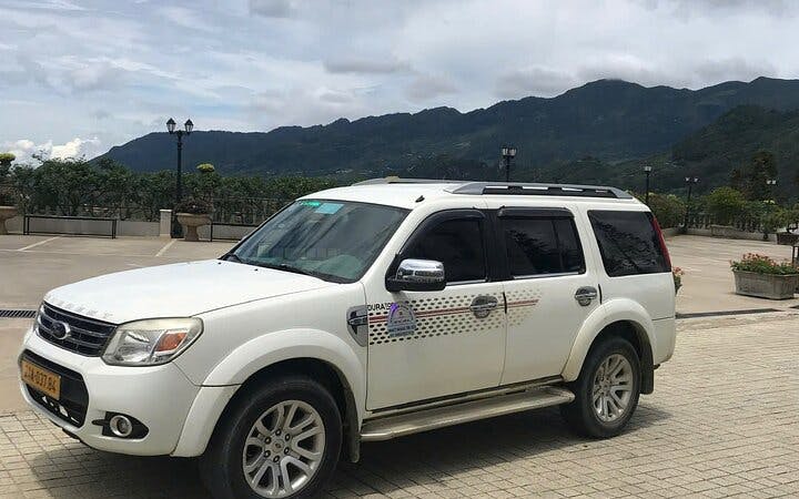 Sapa to Ha Noi Private Car Transfer with Knowledgeable Driver Image 2