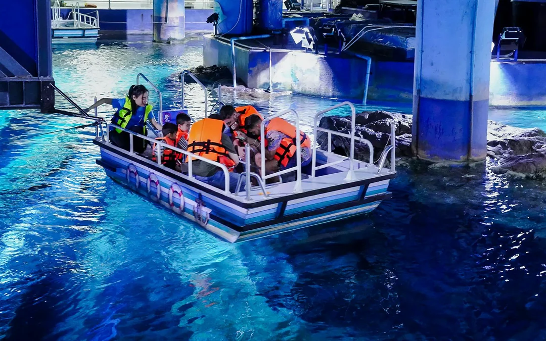 SEA Life Bangkok and Glass Bottom Boat Image 4