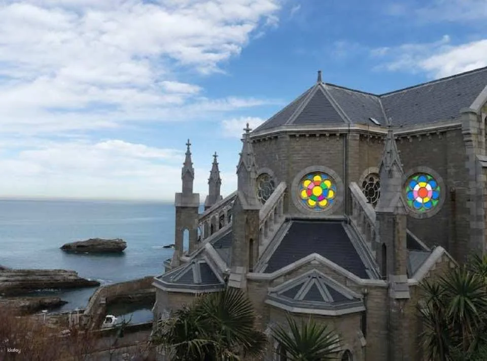 Sea, surf and fun, the outdoor city game in Biarritz