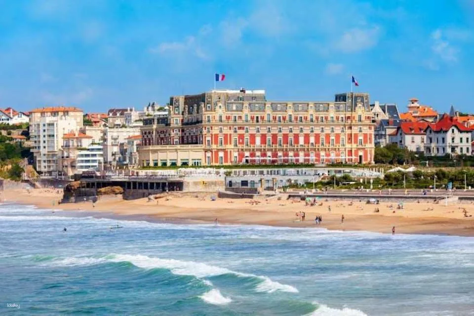 Sea, surf and fun, the outdoor city game in Biarritz
