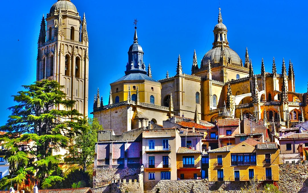 Segovia’s Treasures: Aqueduct, Cathedral & Alcazar Image 3