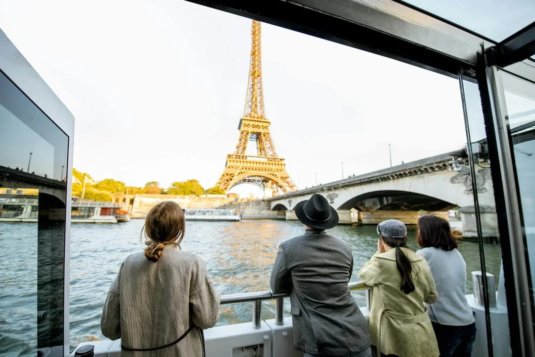 Seine River Cruise from Pont de l'Alma with Sparkling Champagne Image 12