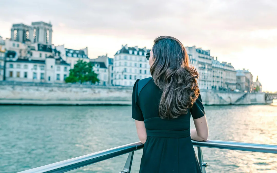 Seine River Cruise from Pont de l'Alma with Sparkling Champagne Image 3