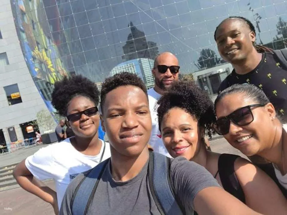 Self guided tour with interactive city game of Rotterdam